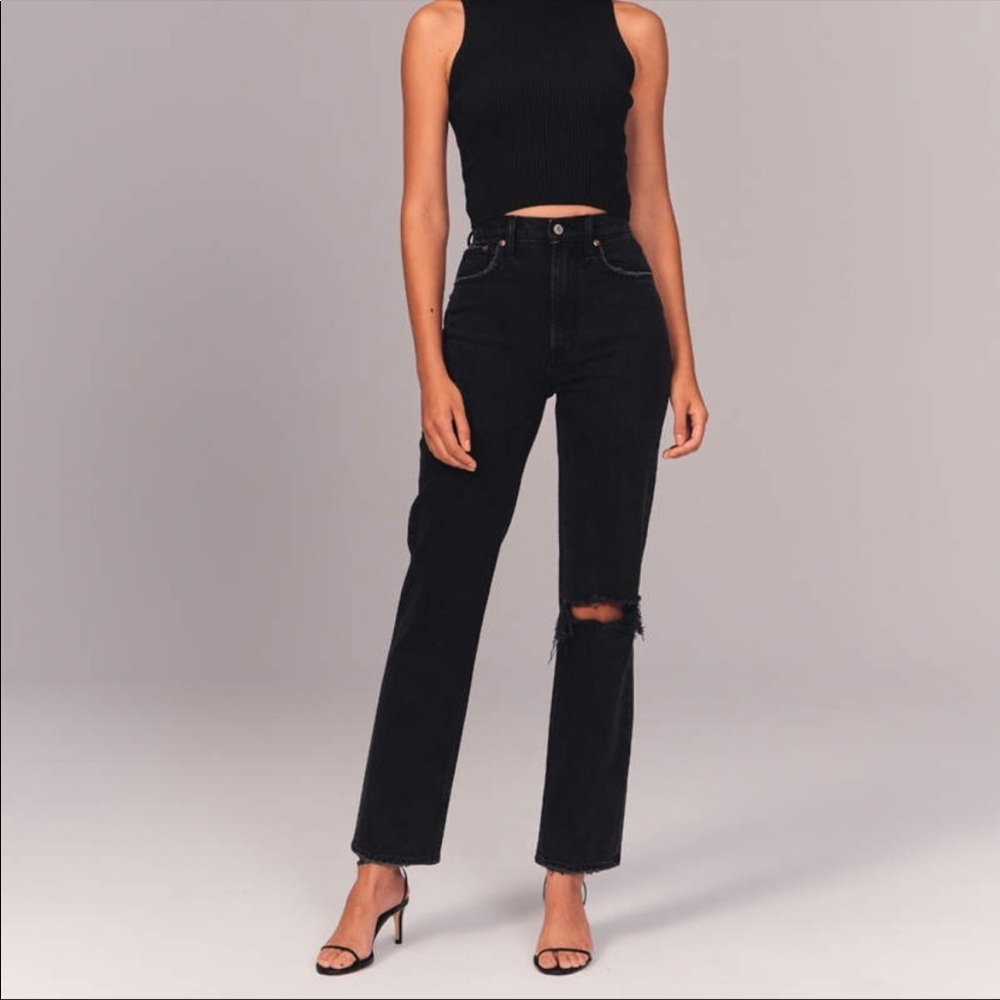 Abercrombie 90s Ultra High Rise Straight jeans. Size 4R.